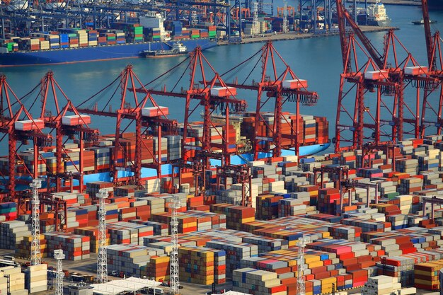 从“代工”到“品牌”：国际新规倒逼下的跨境出口升级路径